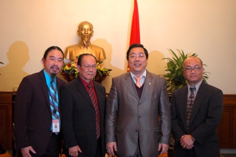 http://infonet.vn/Uploaded/nguyencuong/2013_04_22/NguyenThanhSon%20(42).JPG.ashx?width=460&height=230&crop=auto