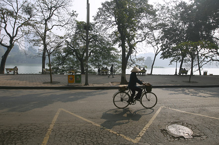 Hồ Gươm trong sương sớm