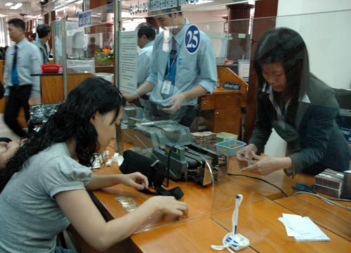Lãi suất biến động trái chiều