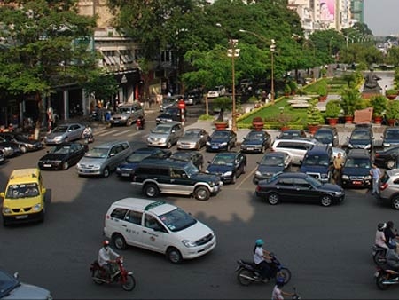 Sẽ thu phí ô tô vào trung tâm TPHCM