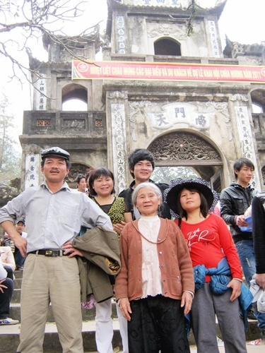 Xuôi bến Đục đón dòng thạch nhũ Chùa Hương