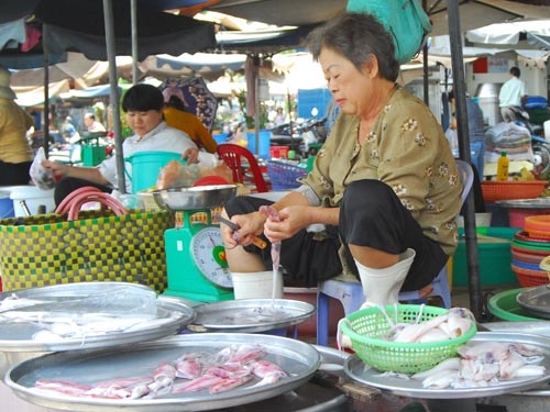 Giá hàng hóa “nóng” dịp lễ