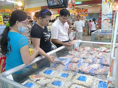 Siêu thị tung “chiêu” hút khách hàng