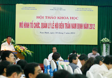 Lễ hội đền Trần: Vẫn tiếp tục đóng ấn