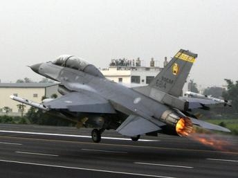 Mỹ xem xét "nghiêm túc" việc bán chiến đấu cơ F16 cho Đài Loan