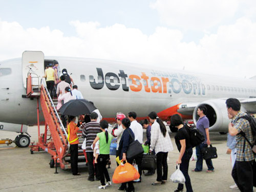 Giá vé máy bay tăng: Lo lắng từ nhiều phía