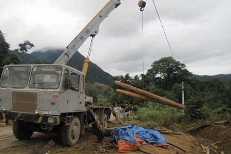 Bị bắt, kiểm lâm trong xe lật khai ra 'sếp lớn'