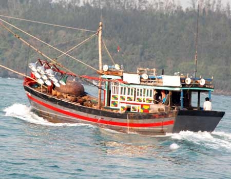 Phút hoảng loạn của ngư dân trên tàu bị đâm chìm
