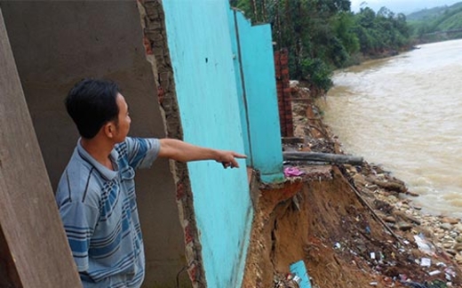 Lũ lớn: Trách nhiệm của ai?