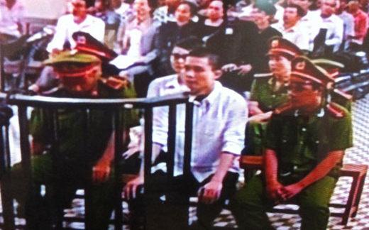 Hai bị cáo rải truyền đơn chống phá nhà nước lãnh 14 năm tù