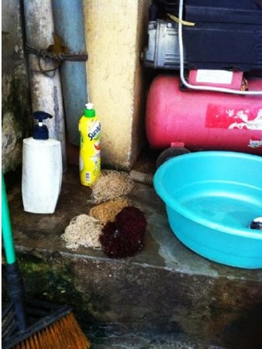 Từ vụ trẻ ăn cơm như 'cám lợn', cám cảnh nhà giàu khóc