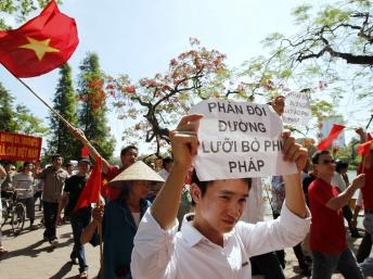 Trung Quốc tăng cường sức ép trên Việt Nam sau khi Hà Nội tỏ thái độ hòa dịu trên vấn đề Biển Đông