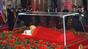Kim Jong-il: lãnh tụ kính yêu hay bạo chúa?