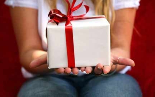 Tặng quà hội nghị: Bỏ thì thương, vương thì tội