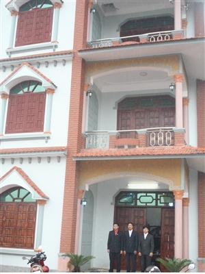 Cán bộ xã xa vợ