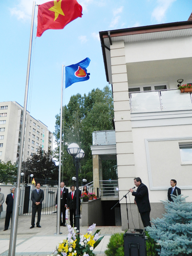 Lễ thượng cờ ASEAN tại trụ sở Đại sứ quán Việt Nam tại Ba Lan