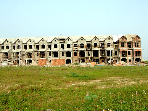 "Vỡ mộng" bất động sản trên đại lộ Thăng Long