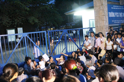 Nhà thơ Vũ Quần Phương: "Đạp đổ cổng trường là cú hích của lịch sử"