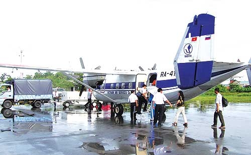 Sân bay nhỏ lỗ nặng