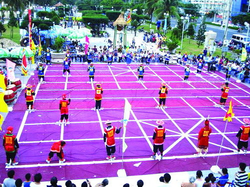 Người lái đò phá thế cờ cứu nguy cho quan huyện