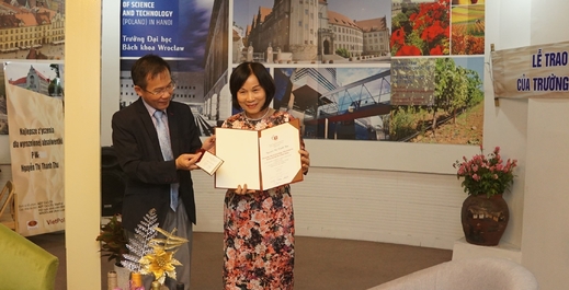 Trao danh hiệu cựu sinh viên tiêu biểu Đại học Bách khoa Wrocław (Ba Lan)