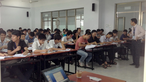 Trường công thu học phí tư