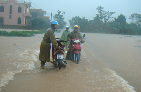Hãy ủng hộ đồng bào miền Trung bị lũ lụt