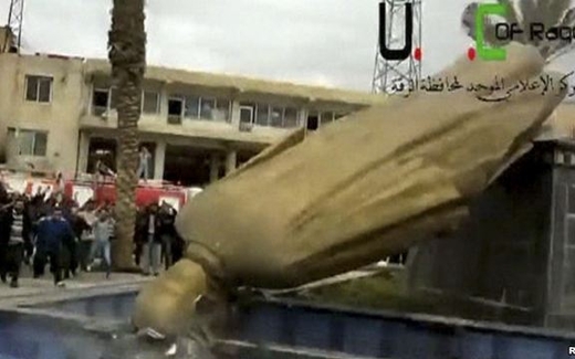 Lực lượng Assad bị đánh bại tại Raqqa, bị phục kích tại Iraq