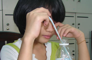 “Ước gì con lại được sống ở nhà cùng mẹ...”