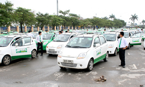 Tài xế taxi lo mất Tết