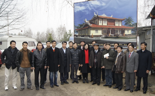 Đoàn đại biểu cấp cao thành phố Hà Nội thăm chùa Nhân Hòa.