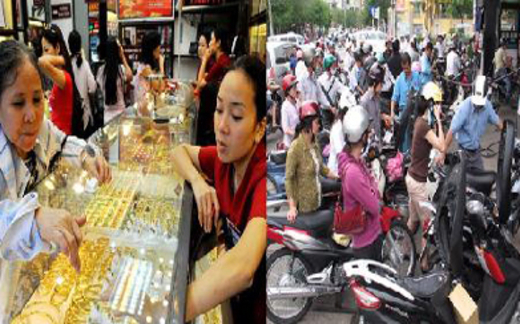 Vàng, xăng kiên trì giá cao, dân Việt chịu chơi nhất hạng