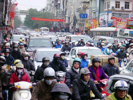 Dân sợ thuế và phí tăng: DN ôtô điêu đứng