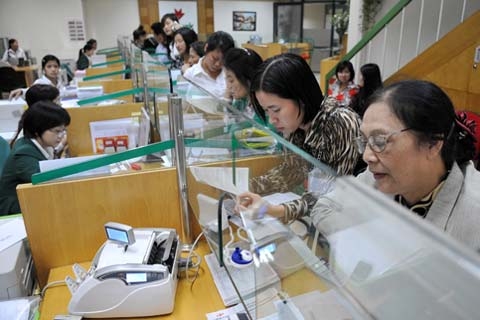 Người gửi tiết kiệm xót xa vì lãi suất
