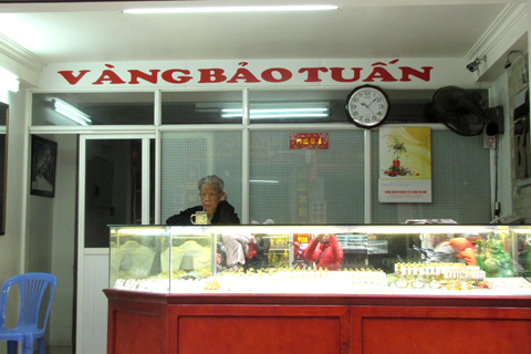 Đôla tự do làm khó thị trường vàng