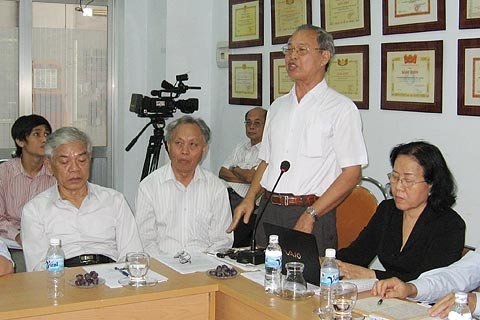 'Đố Mỹ dạy được đại học với 5 triệu đồng'