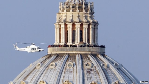 Đức Giáo Hoàng rời khỏi Vatican