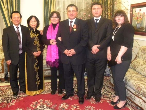 Trao Huân chương Hữu nghị cho nguyên Đại sứ Ba Lan tại Việt Nam Mirosław Gajewski