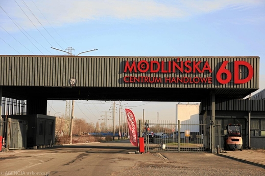 Xung đột tại TTTM Modlińska thêm căng thẳng. Chủ đất: Họ muốn kiểm soát tòa nhà bất hợp pháp.