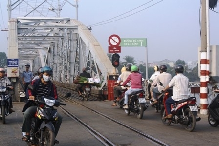 "Đi chung đường bộ-đường sắt chỉ tồn tại ở VN"