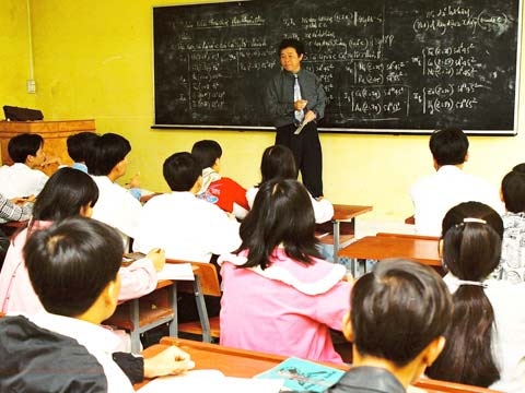 Giáo viên chưa thể yên tâm công tác và sống bằng lương