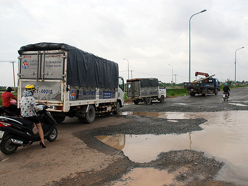 Ai bỏ tiền khắc phục?
