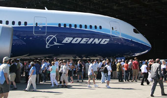 Hãng hàng không đầu tiên ở Châu Âu được nhận Boeing787 (Dreamliner).