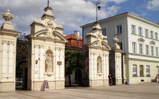 Tên gọi University và College khác nhau thế nào ?