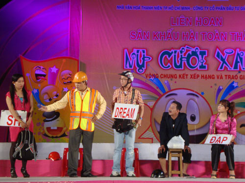 Tấu hài lại bát nháo!: Buông lỏng quản lý?