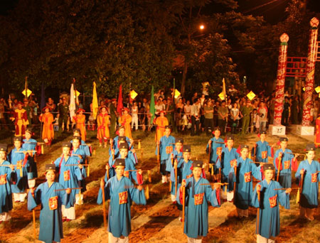 Tái hiện lễ tế thần đất, thần lúa trên đàn Xã Tắc