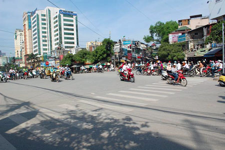 Sở GTVT Hà Nội trả lời việc bất ngờ mở lại ngã tư bị bịt