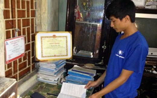 Đại úy xứ Wales, ca sĩ Hàn và cậu trò Việt