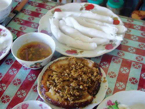 Về Tiên Yên ăn gà "đồi", "gật gù" cùng bánh