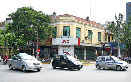 Cưỡng chế di dời hộ dân khu đất vàng 1 tỷ/m2
